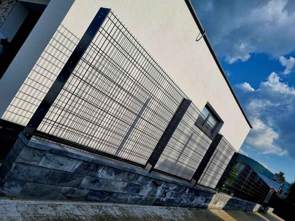 Ploty | POPRAD | WISNIOWSKI REALIZÁCIA : Rožňava okr. ROŽŇAVA | plot HOME INCLUSIVE AW 10.228 + 60m gabiónový plot 